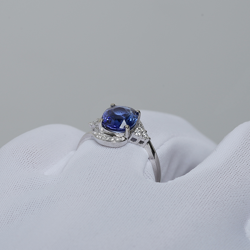 18K白金镶钻蓝宝石戒指-红掌柜