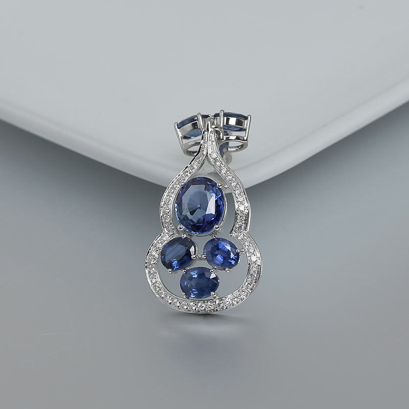 18K白金镶钻蓝宝石吊坠-红掌柜