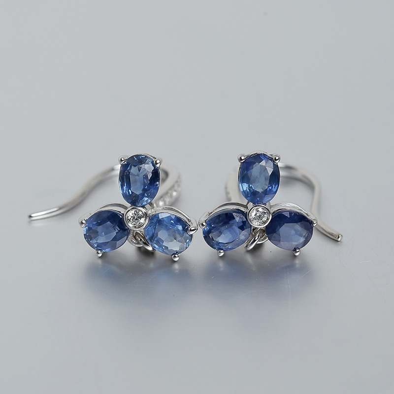 18K白金镶钻蓝宝石耳坠-红掌柜