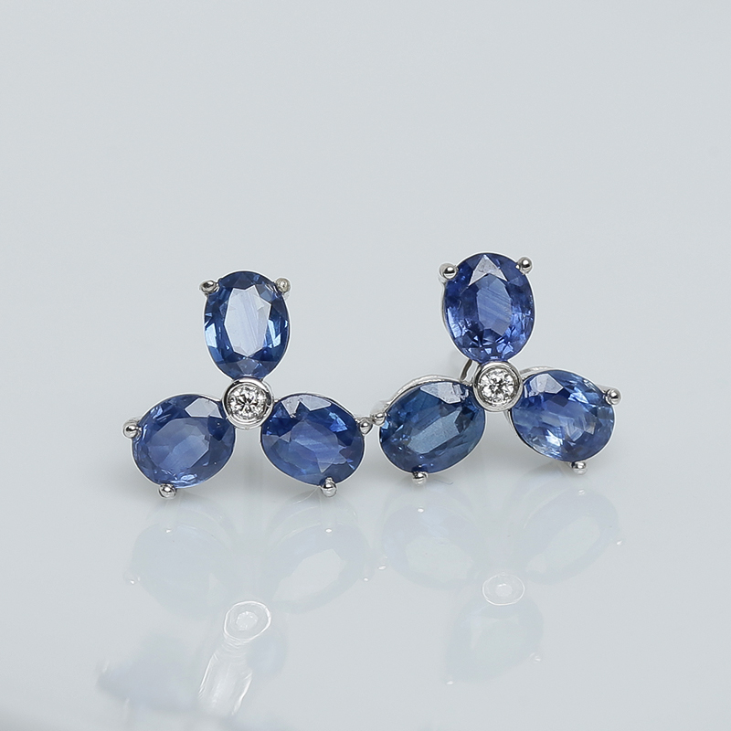 天然18K白金镶钻蓝宝石耳钉-红掌柜