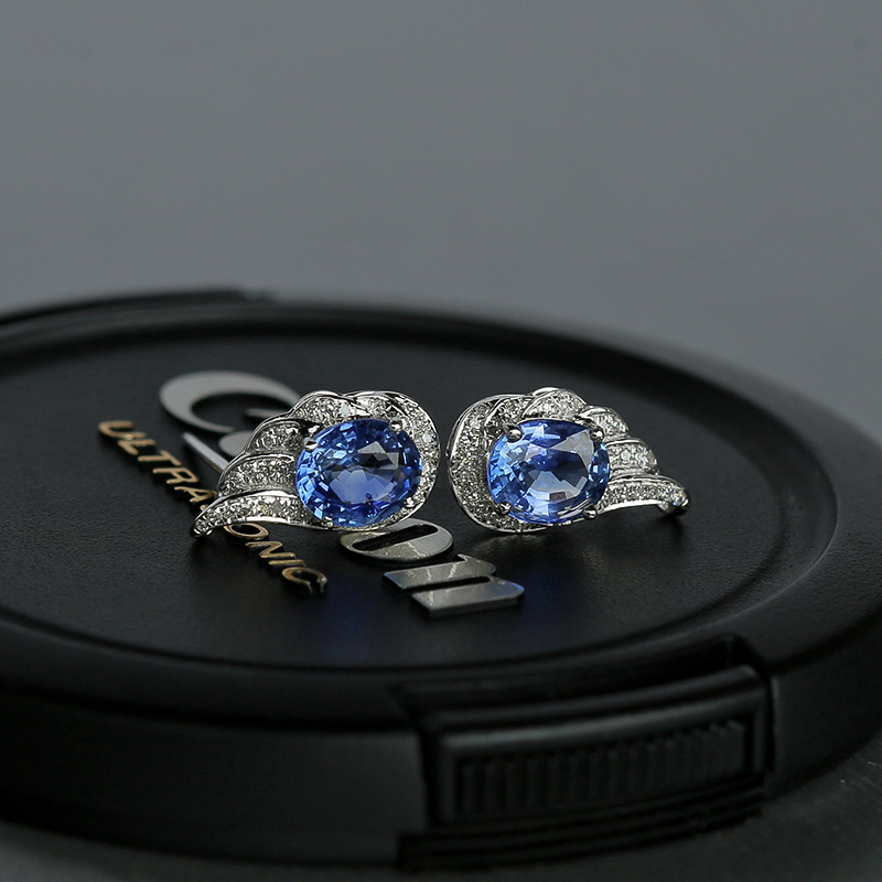 白金镶钻蓝宝石耳钉-红掌柜