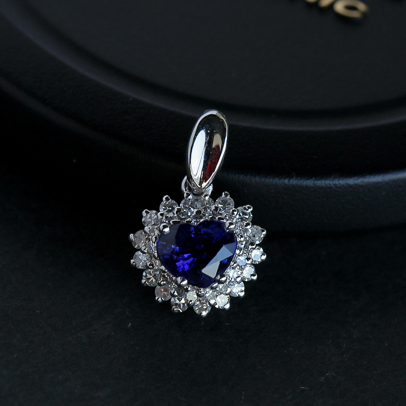 18K白金镶钻蓝宝石吊坠-红掌柜