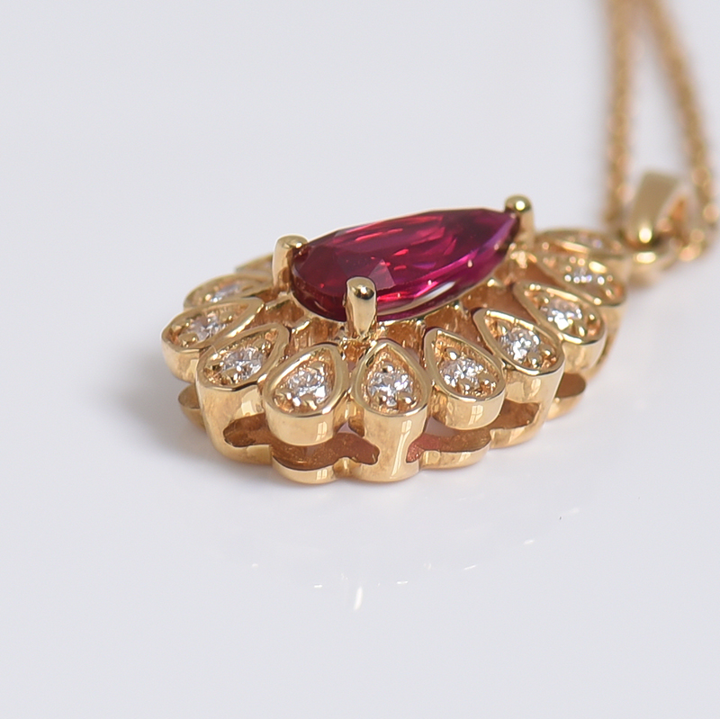 18K金镶钻无烧红宝石吊坠-红掌柜