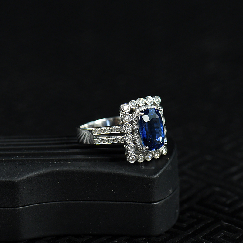 皇家蓝蓝宝石刻面戒指-红掌柜