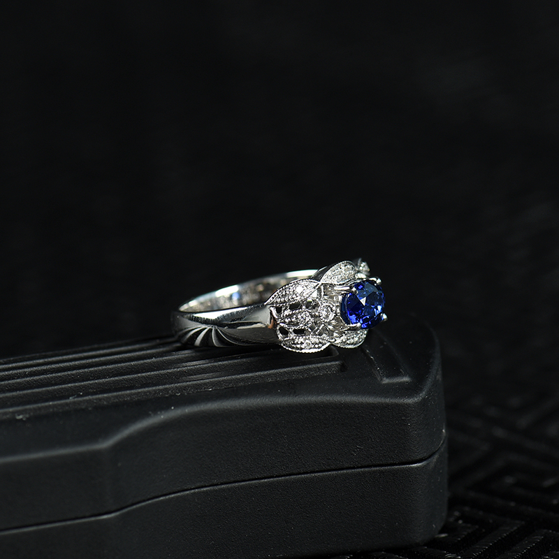 皇家蓝蓝宝石刻面戒指-红掌柜