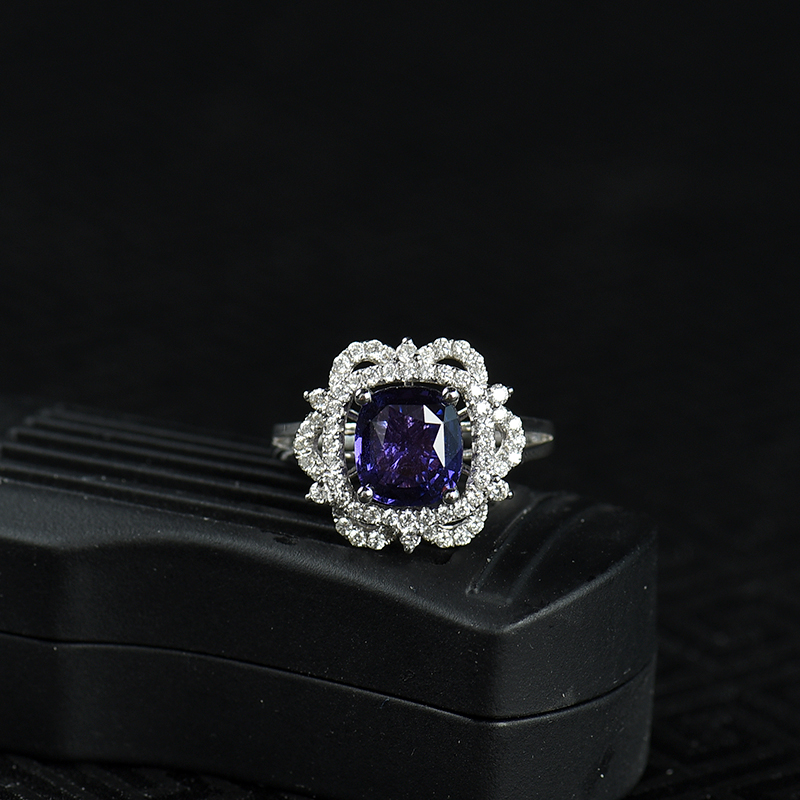 18K紫色蓝宝石刻面戒指-红掌柜