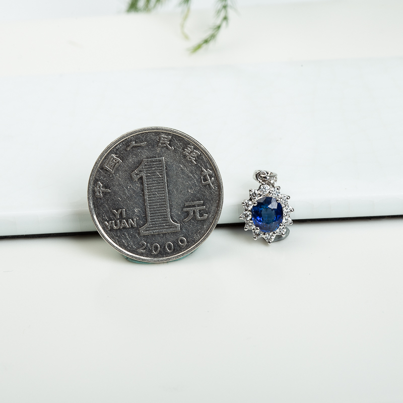 18k皇家蓝蓝宝石刻面吊坠-红掌柜