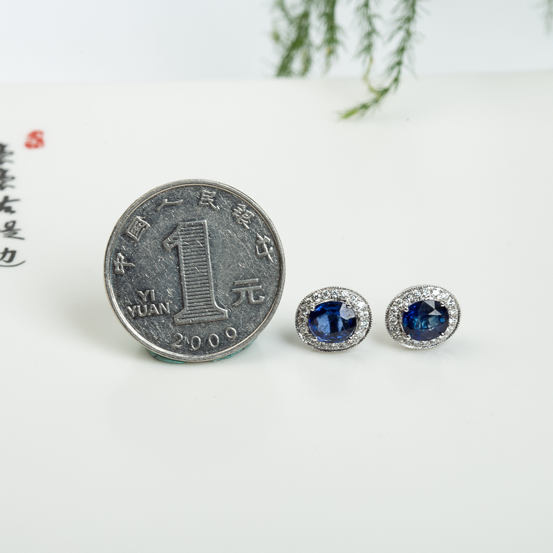 18k皇家蓝蓝宝石刻面耳钉-红掌柜