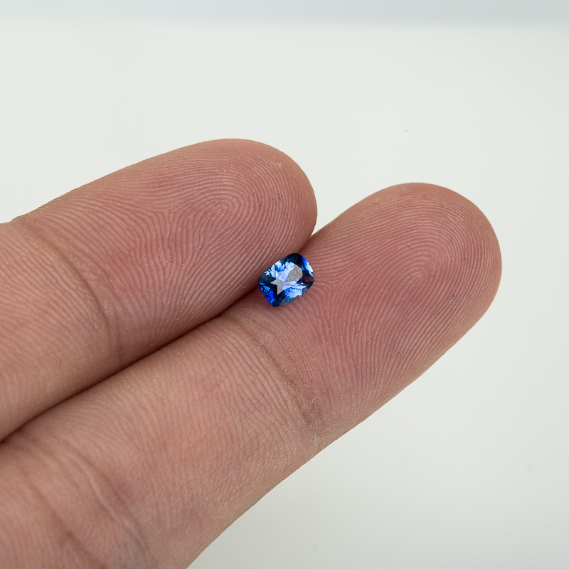 斯里兰卡蓝色蓝宝石刻面戒面-红掌柜