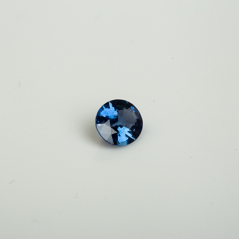 天然深蓝色蓝宝石刻面戒面-红掌柜