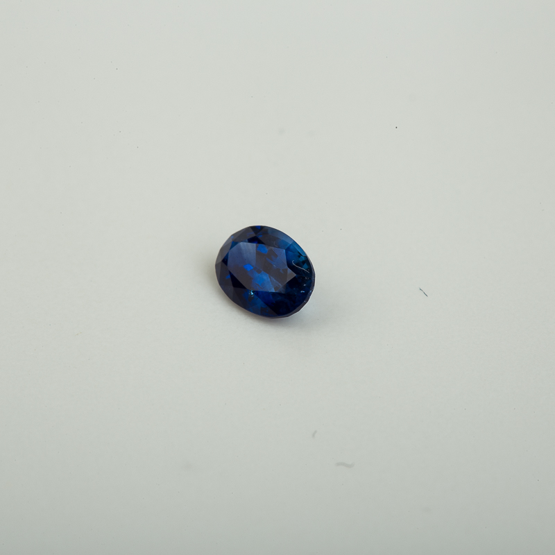 深蓝色蓝宝石刻面戒面-红掌柜