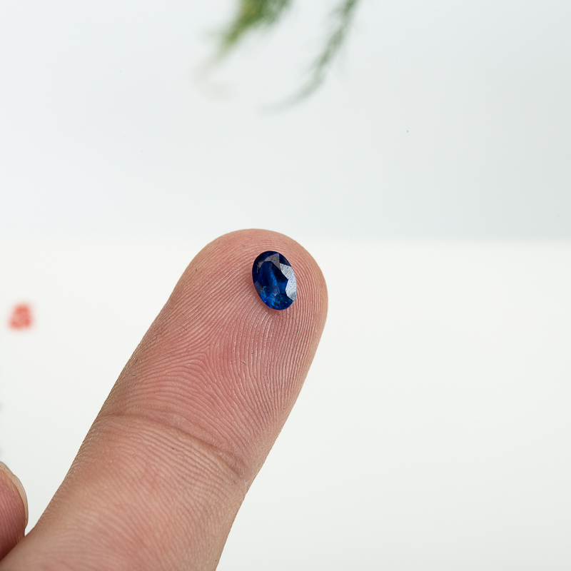 天然斯里兰卡深蓝色蓝宝石刻面戒面-红掌柜