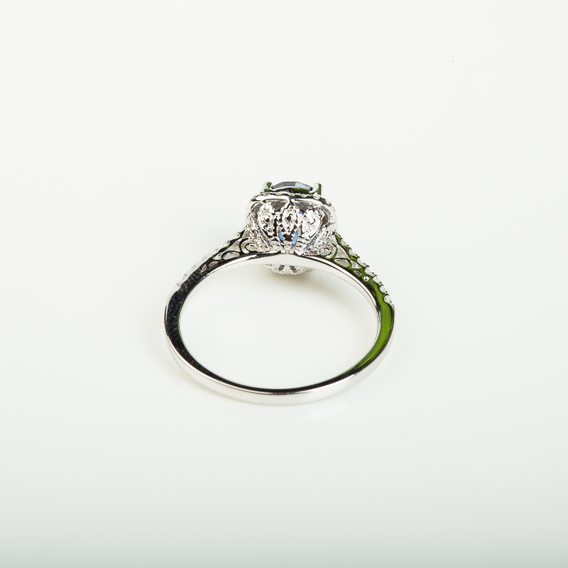 天然蓝宝石刻面镂空卷草纹戒指-红掌柜