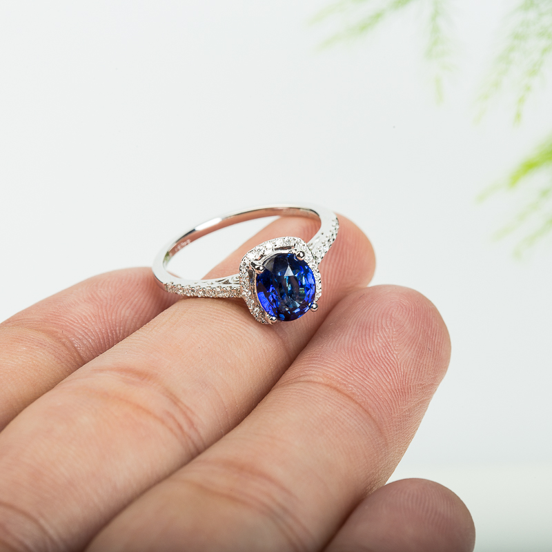 皇家蓝蓝宝石刻面镂空卷草纹戒指-红掌柜