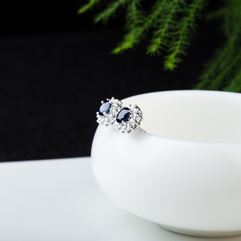 皇家蓝蓝宝石戴妃款耳钉-红掌柜