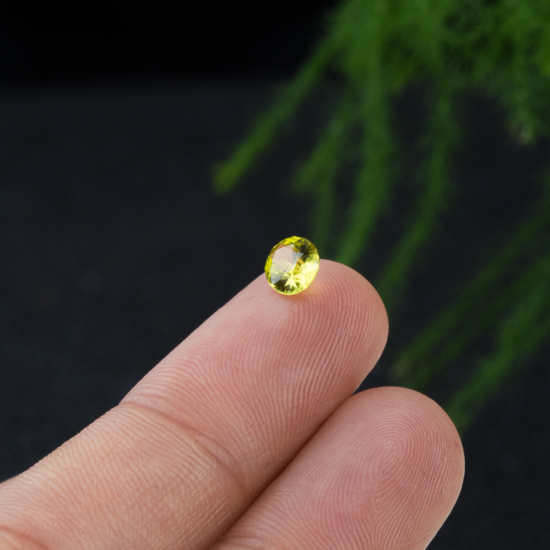 斯里兰卡黄绿色蓝宝石刻面戒面-红掌柜