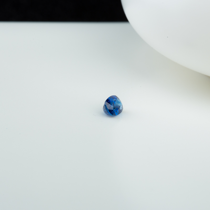 深蓝色蓝宝石刻面戒面-红掌柜