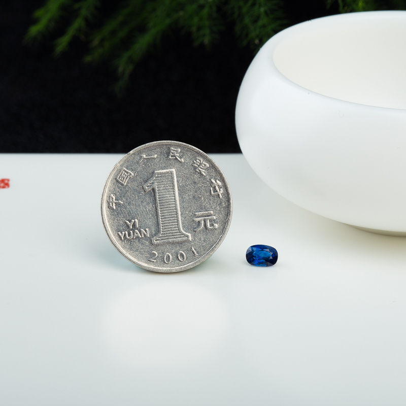 天然斯里兰卡深蓝色蓝宝石刻面戒面-红掌柜