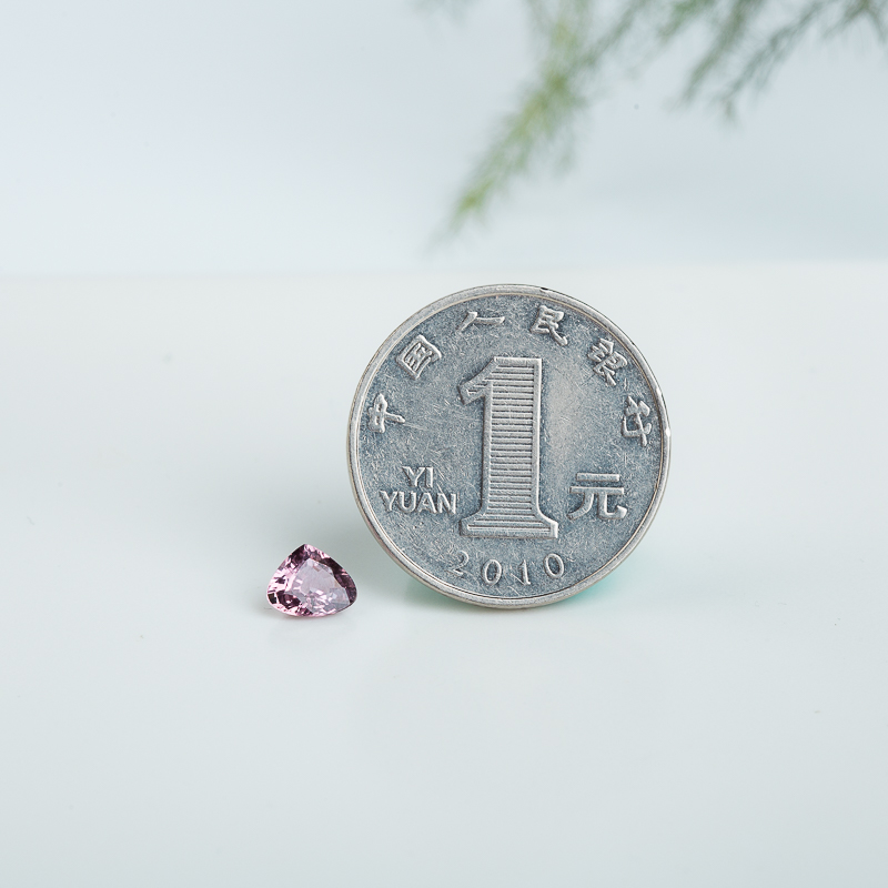 杏仁状蓝宝石戒面-红掌柜