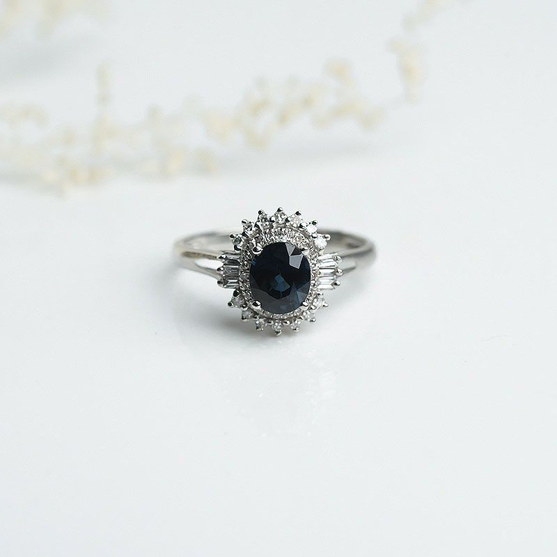 18K金镶钻深蓝色蓝宝石戒指-红掌柜