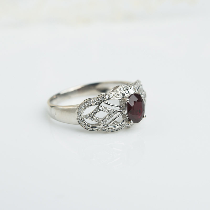 镶钻鸽血红红宝石戒指-红掌柜