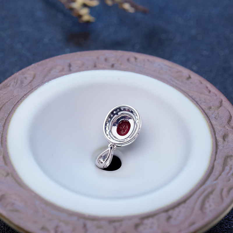 18K金镶钻红宝石吊坠-红掌柜