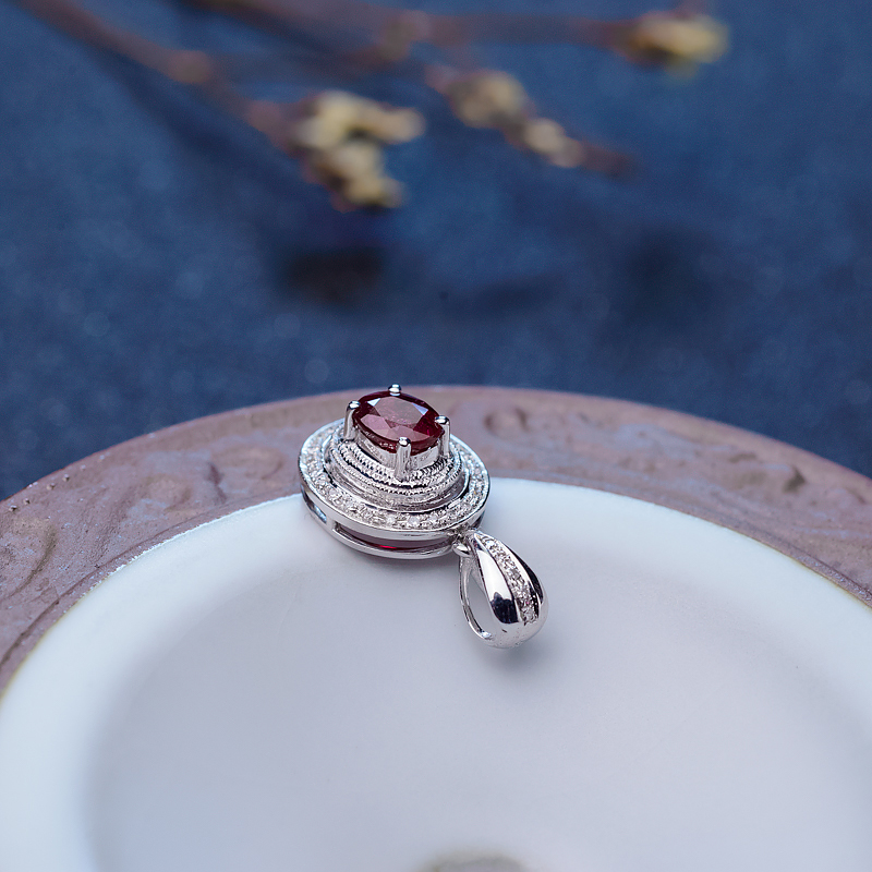 18K天然鸽血红红宝石吊坠-红掌柜