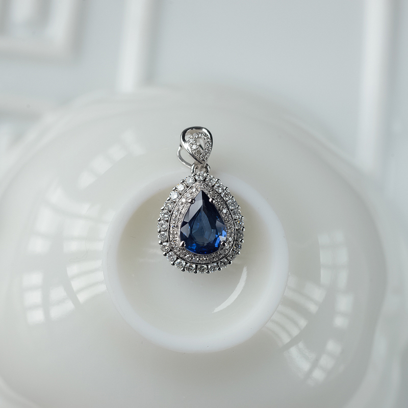 18K金镶钻蓝宝石吊坠-红掌柜