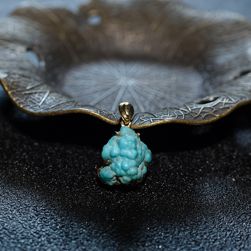 18K金镶原矿蓝绿松石随形吊坠-红掌柜