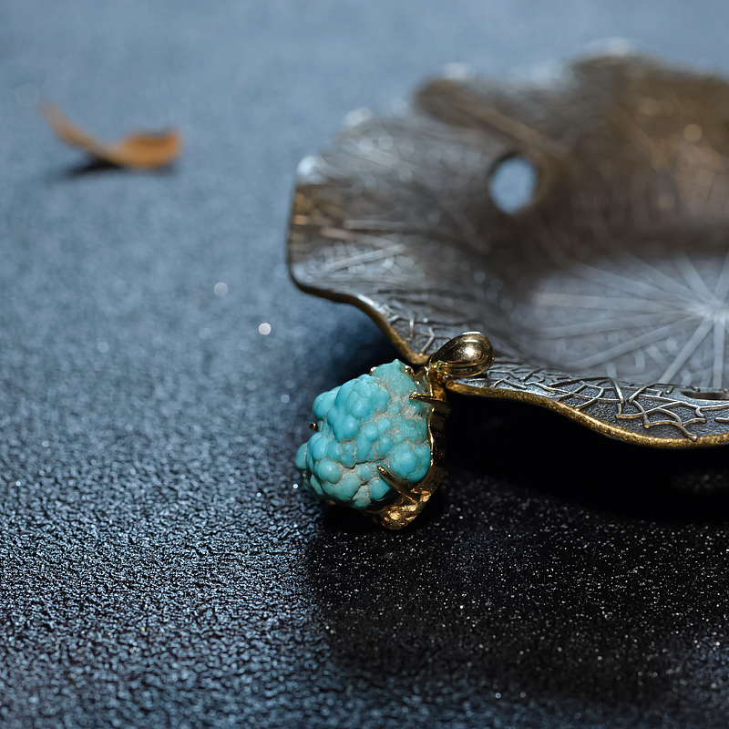 金镶原矿蓝绿松石随形吊坠-红掌柜