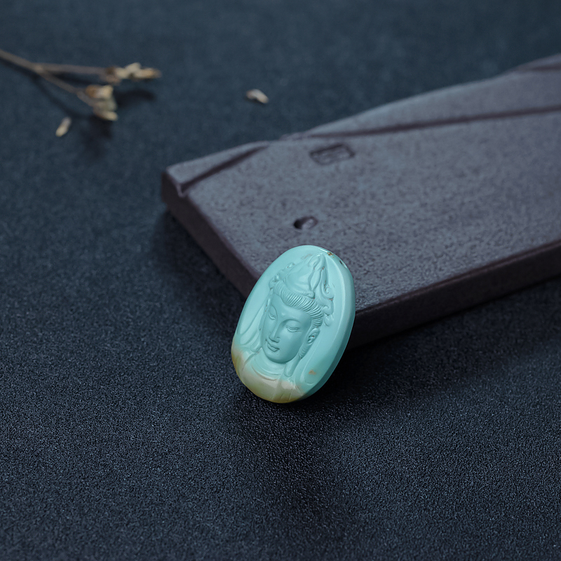 中高瓷俏色绿松石观音吊坠-红掌柜