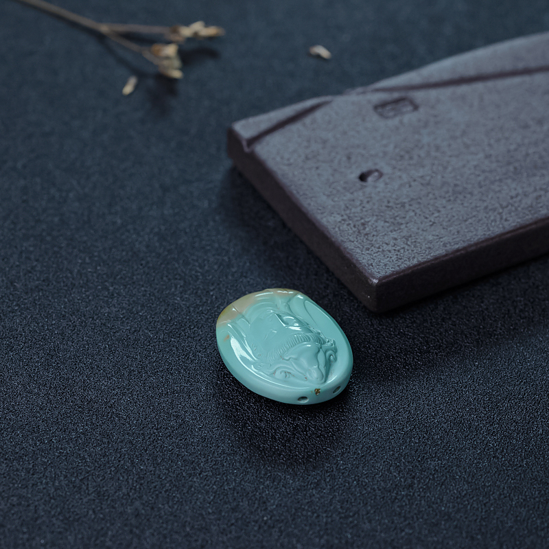 俏色绿松石观音吊坠-红掌柜