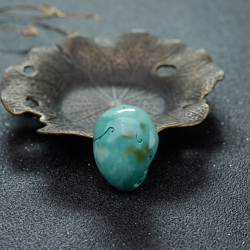 天然湖北俏色绿松石一念之间吊坠-红掌柜