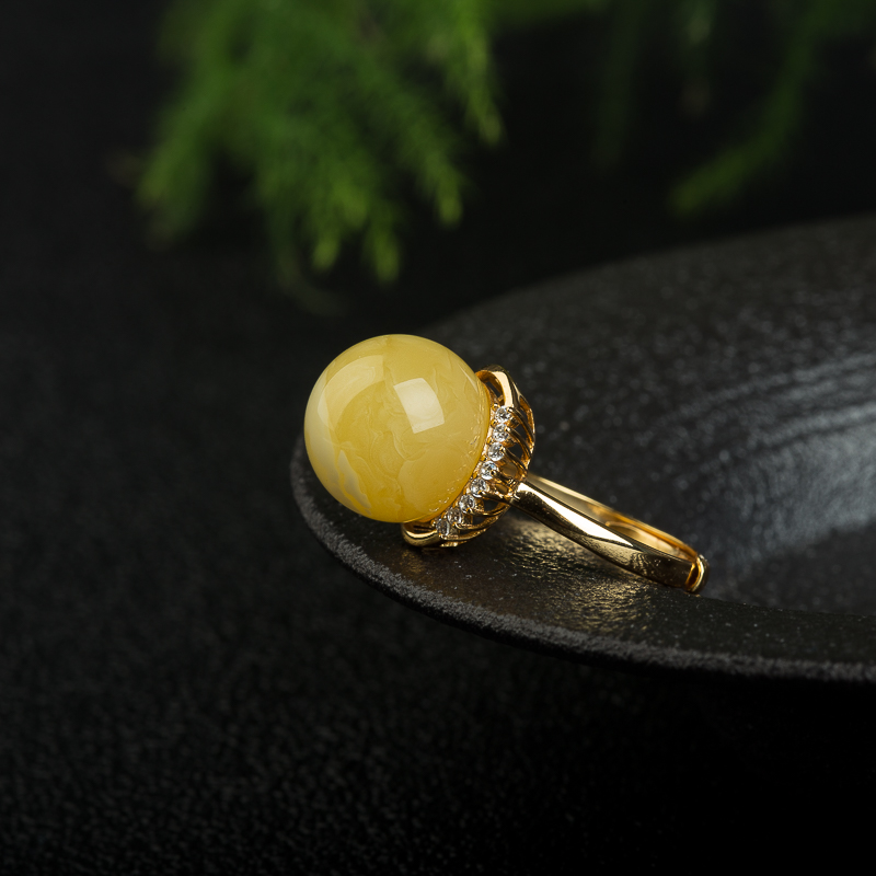 银镶天然波罗的海白花蜜戒指-红掌柜