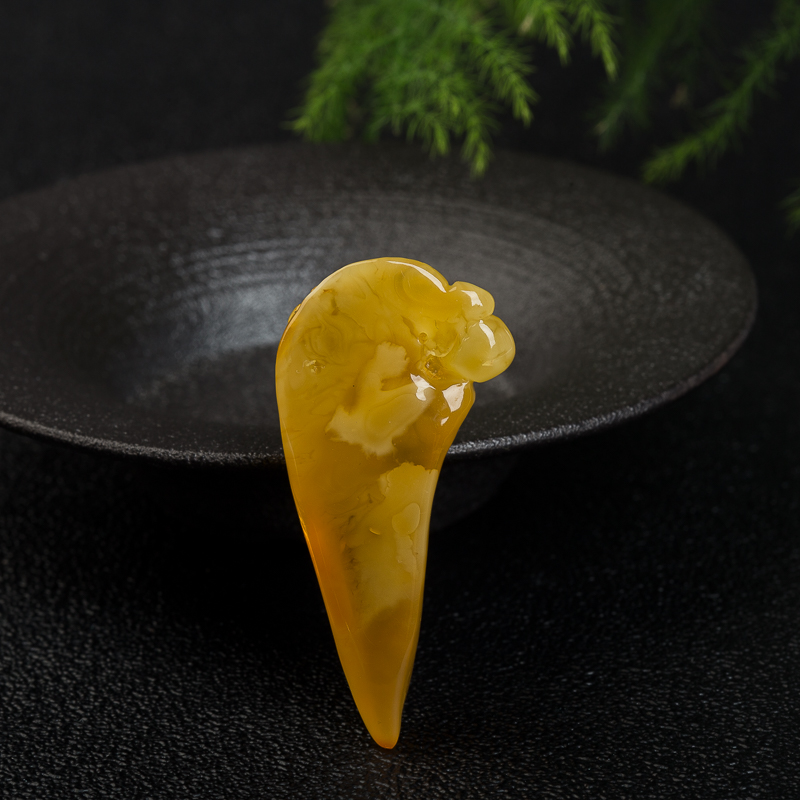 波罗的海鸡油黄蜜蜡龙头狼牙吊坠-红掌柜