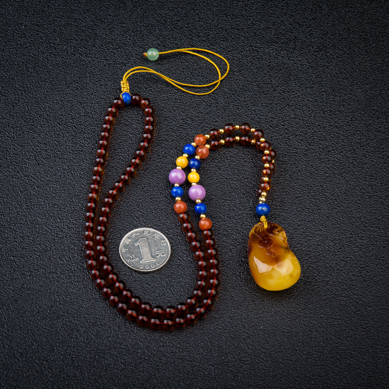 天然波罗的海带皮俏色金绞蜜钱袋吊坠-红掌柜