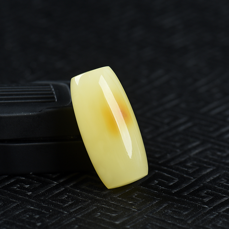 天然俏色蜜蜡桶珠吊坠-红掌柜