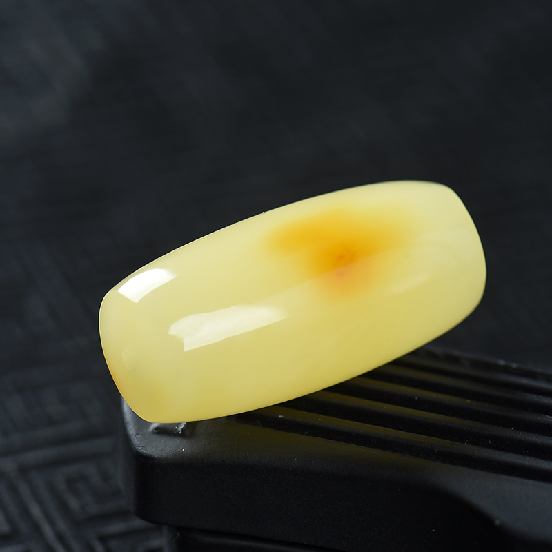 波罗的海天然俏色蜜蜡吊坠-红掌柜