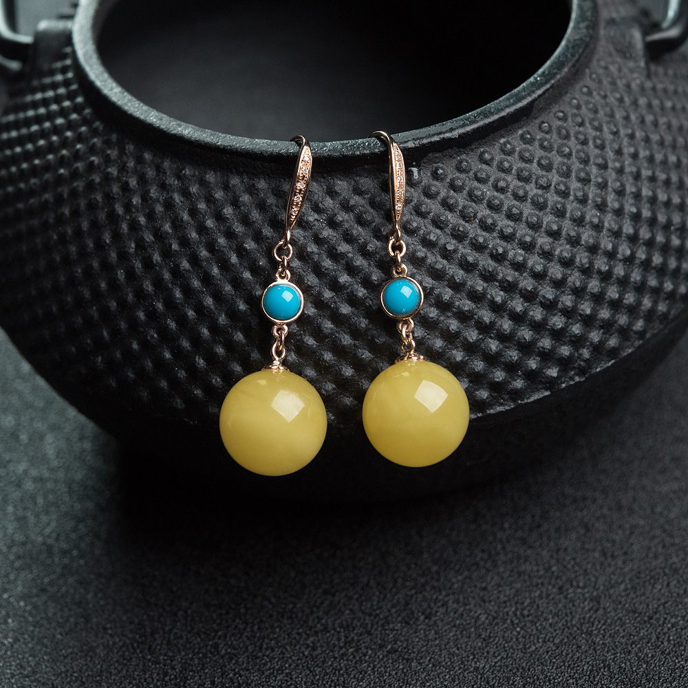 18K金镶钻鸡油黄蜜蜡圆珠耳坠-红掌柜