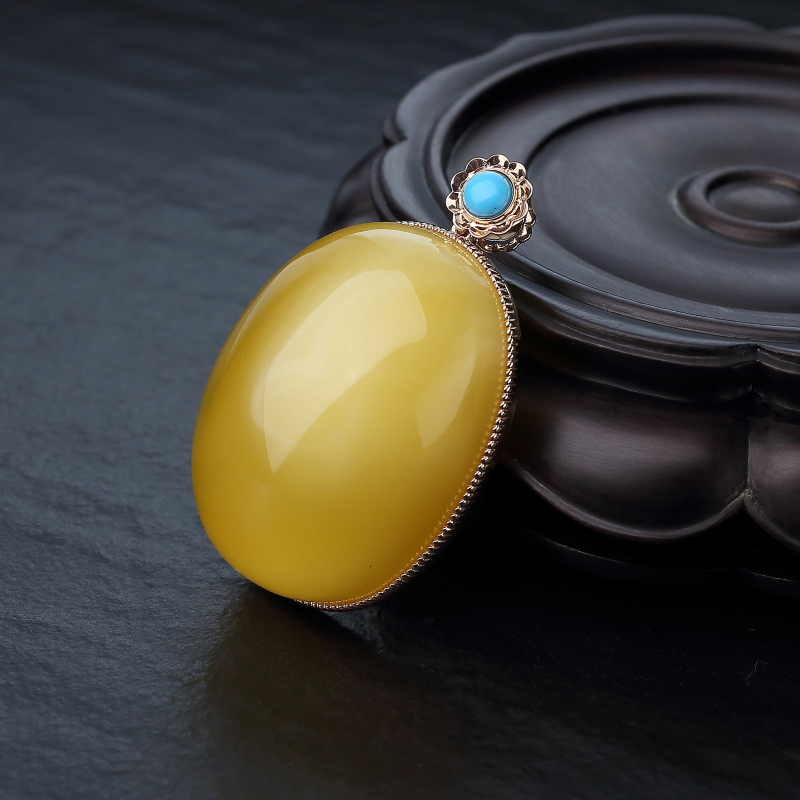 金镶白花蜜蜡蛋面形吊坠-红掌柜