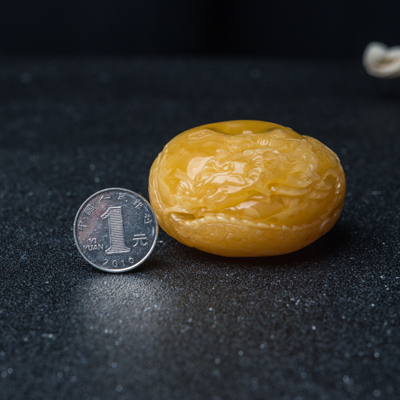 鸡油黄蜜蜡龙平安扣吊坠-红掌柜