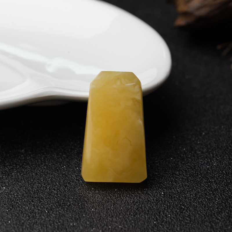 鸡油黄蜜蜡无事牌吊坠-红掌柜