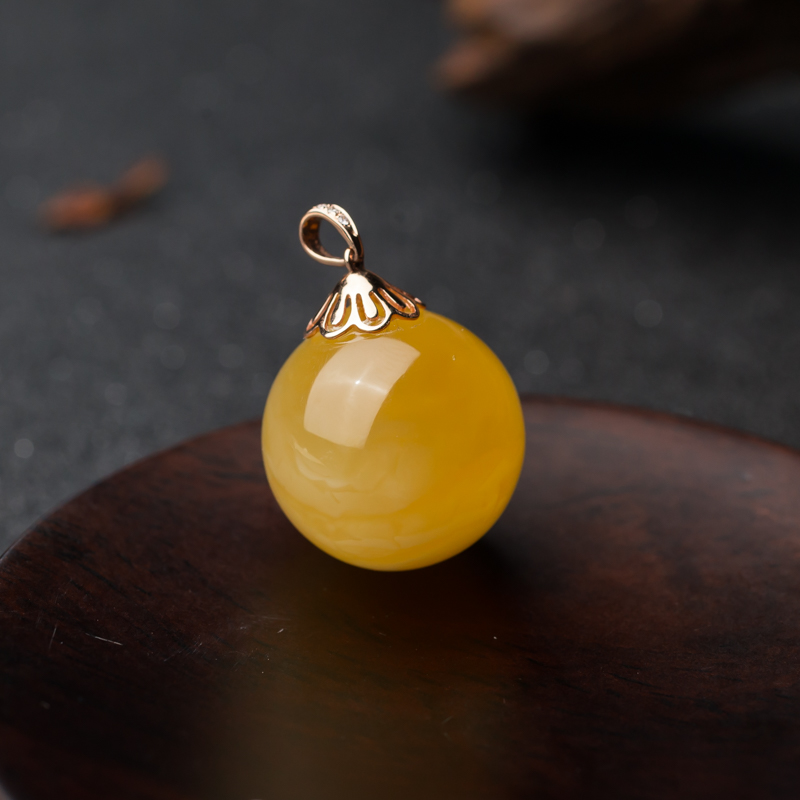 18K金镶钻鸡油黄蜜蜡吊坠-红掌柜