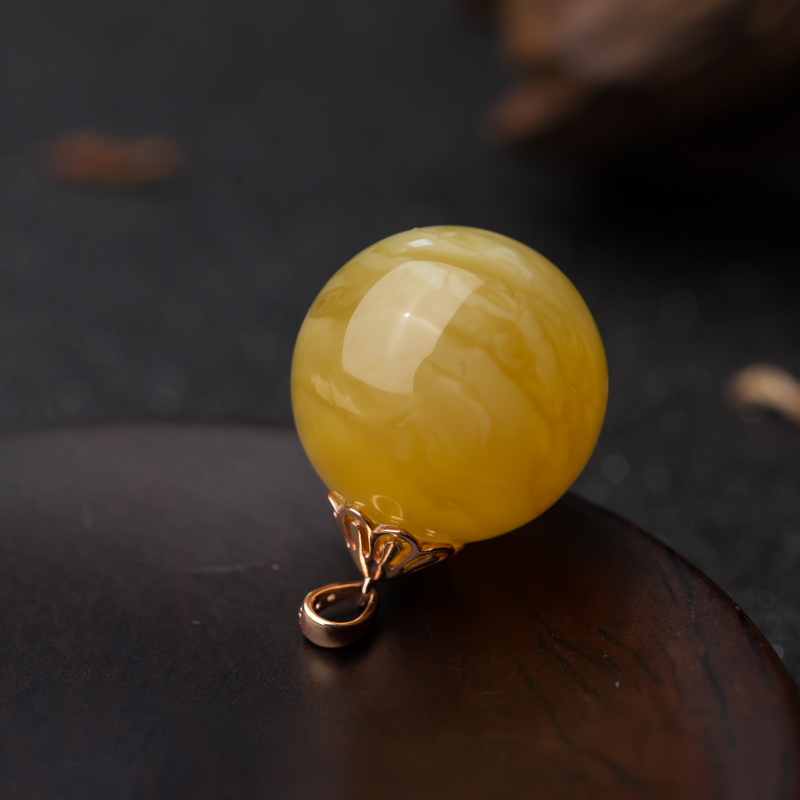 金镶钻鸡油黄蜜蜡圆珠吊坠-红掌柜