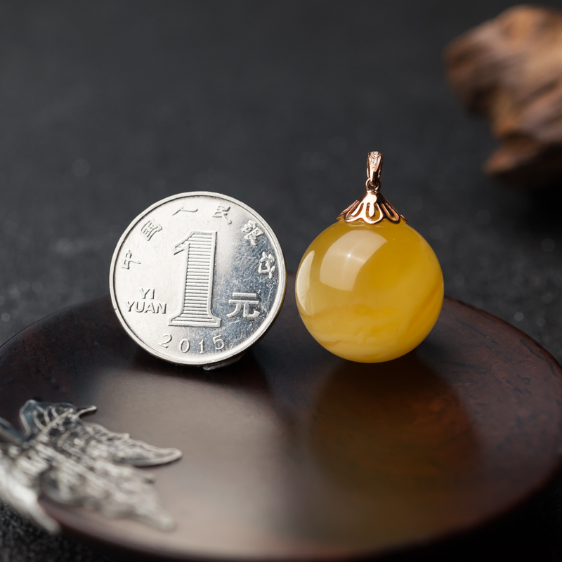 18K金镶钻鸡油黄蜜蜡圆珠吊坠-红掌柜