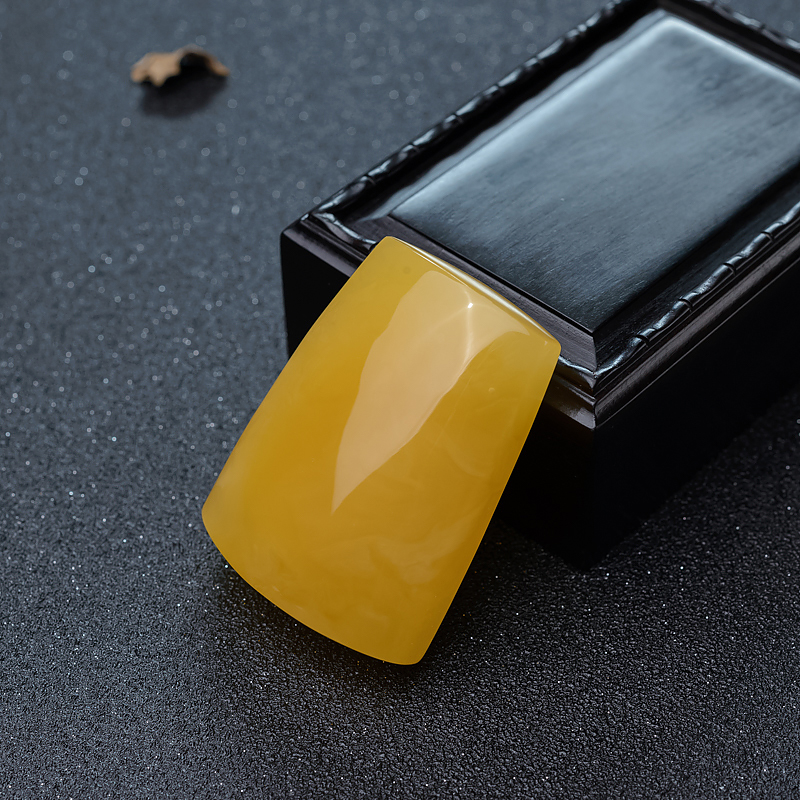 天然鸡油黄蜜蜡无事牌吊坠-红掌柜