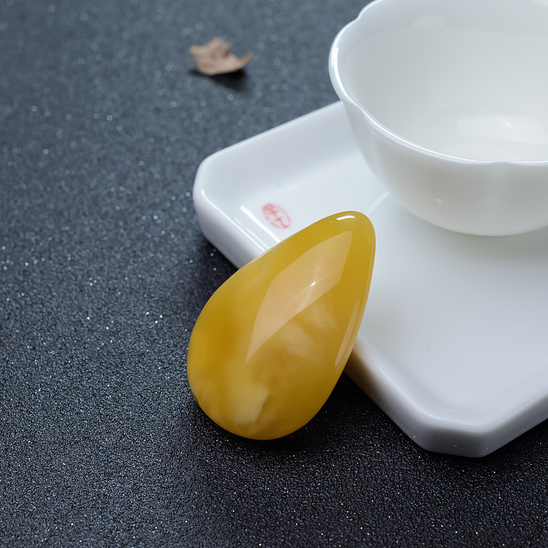 鸡油黄蜜蜡水滴吊坠-红掌柜