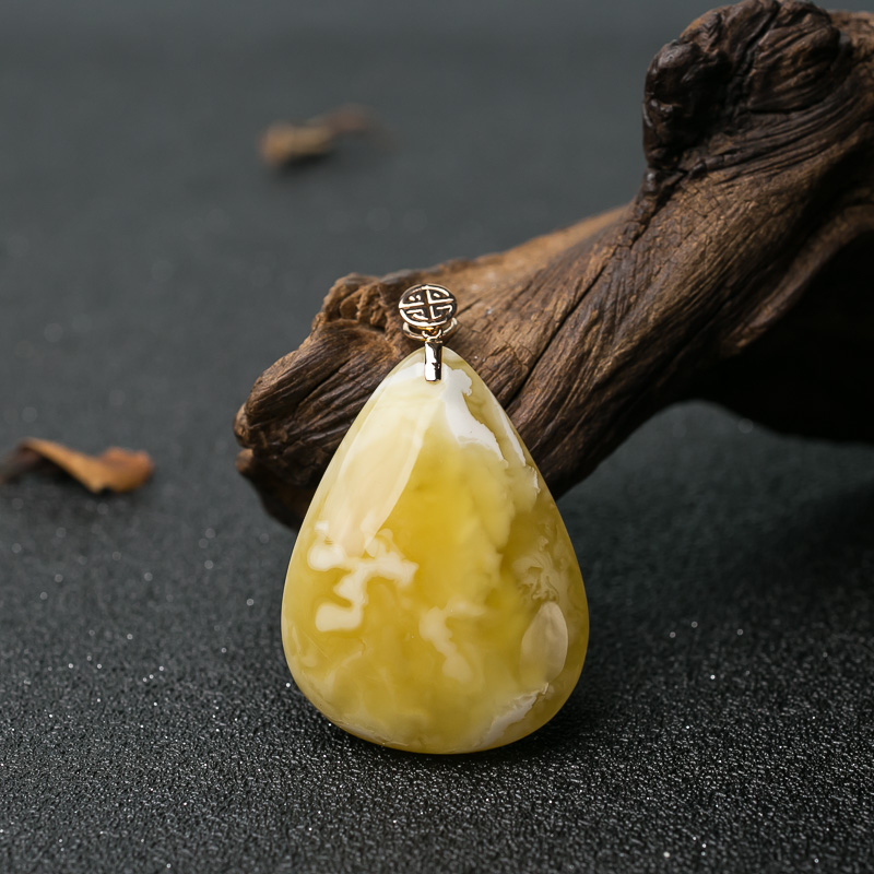 18K白花蜜蜡随形吊坠-红掌柜