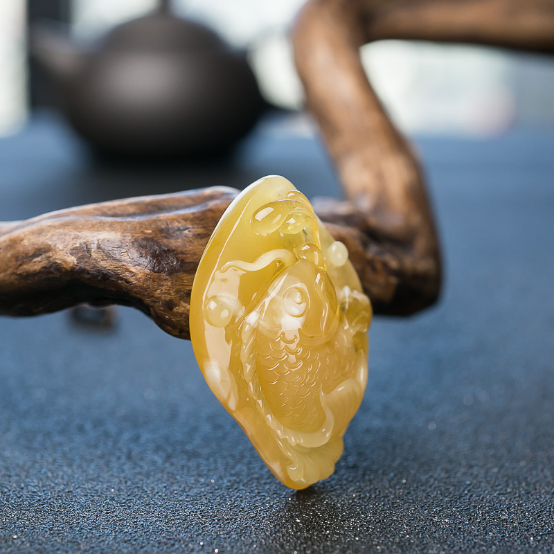 蜜蜡年年有余吊坠-红掌柜