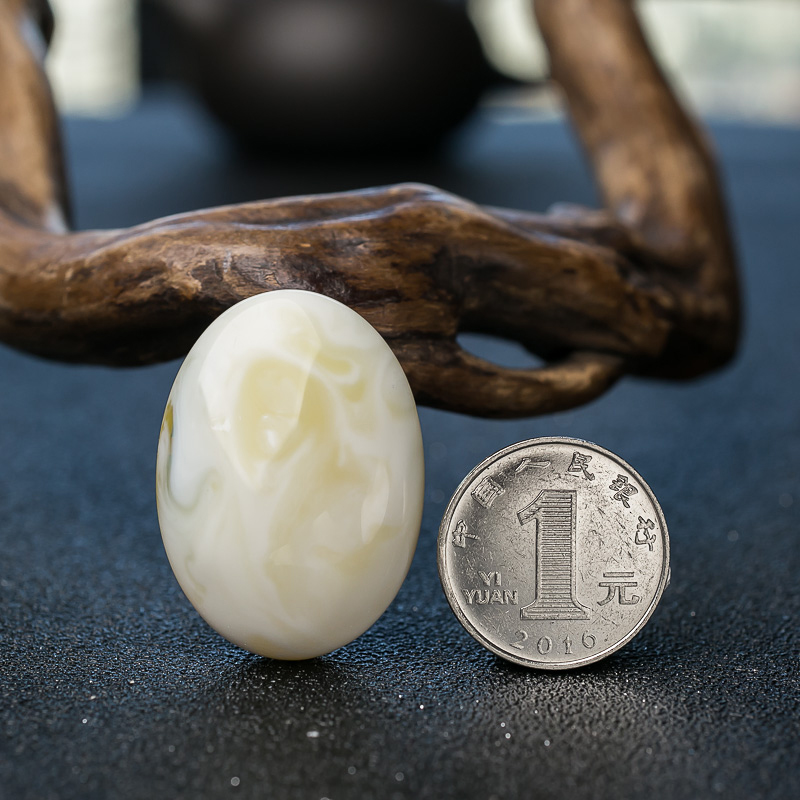 白花蜜蜡随形挂坠-红掌柜